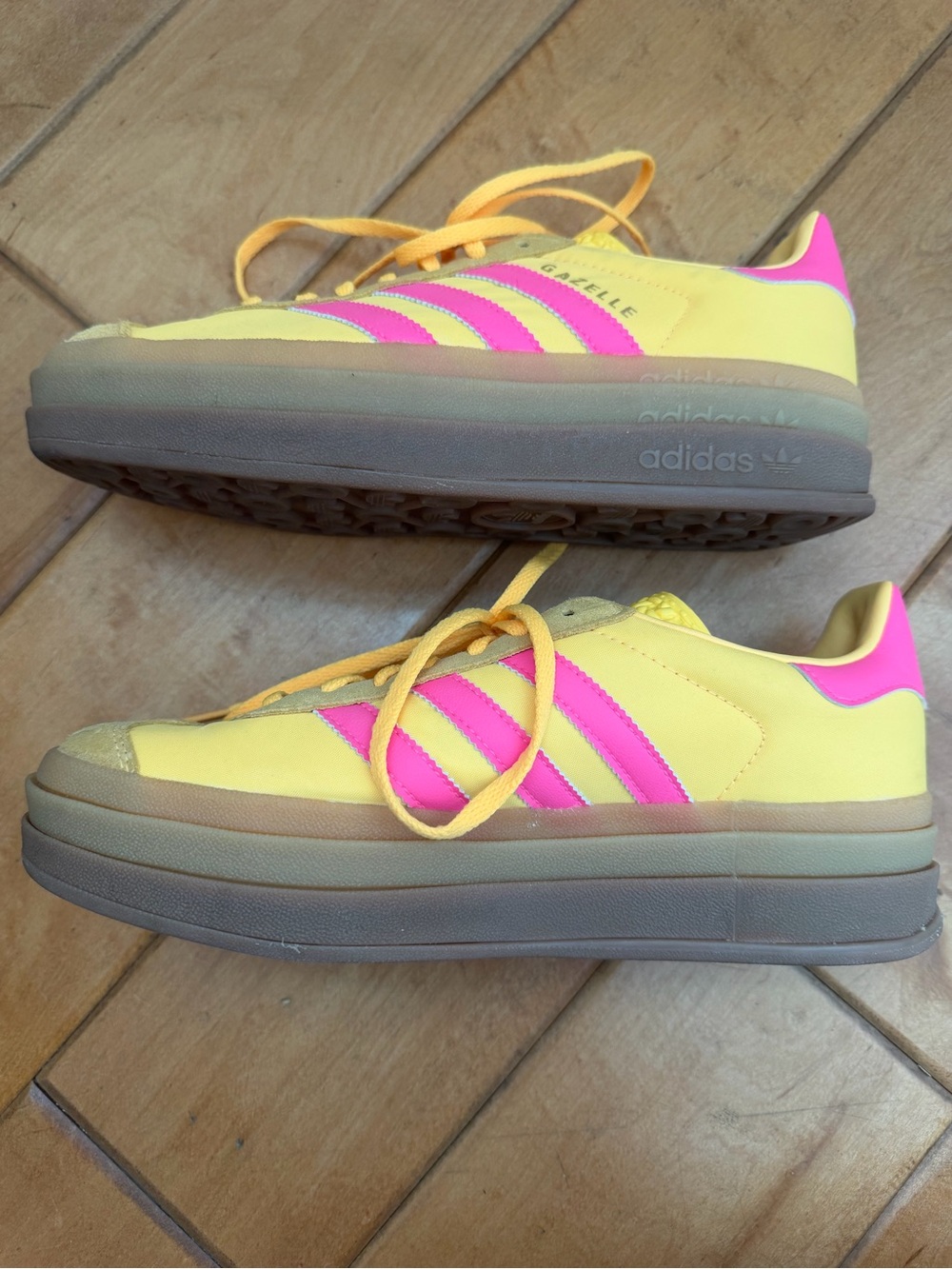 adidas Gazelle Low Sneakers in Yellow & Hot Pink - Picture 4 of 9